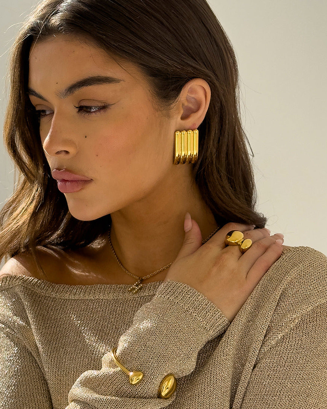 Long Ribbed Earrings Gold