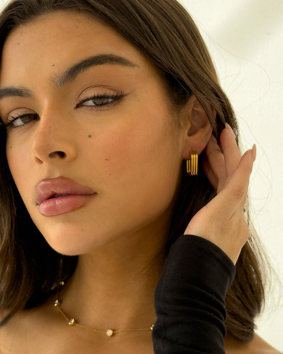 Curved Ribbed Hoop Gold