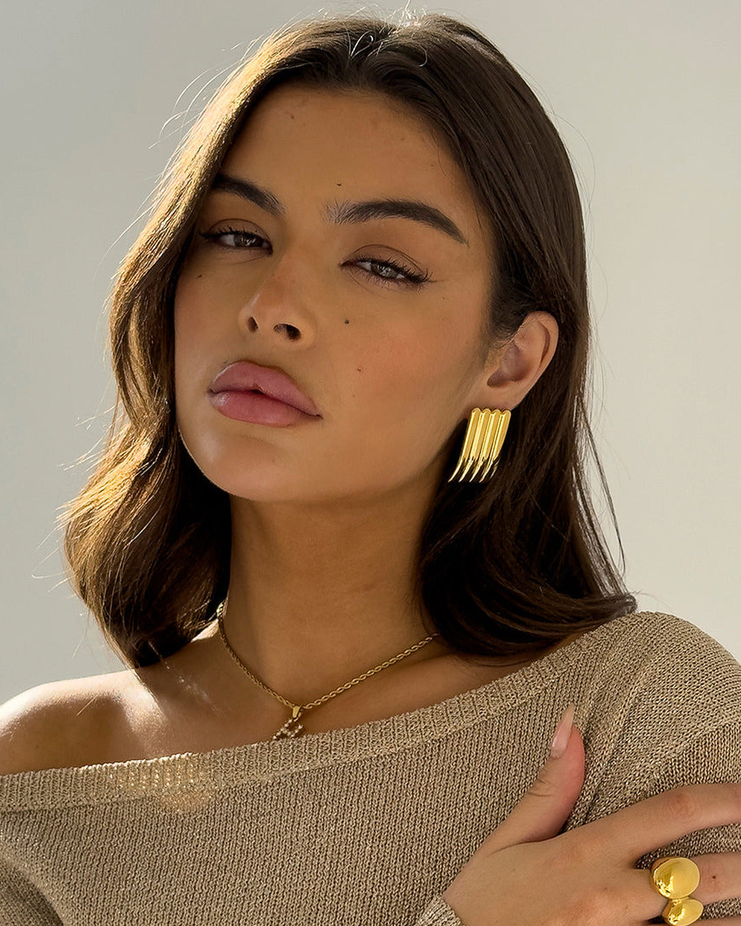 Long Ribbed Earrings Gold