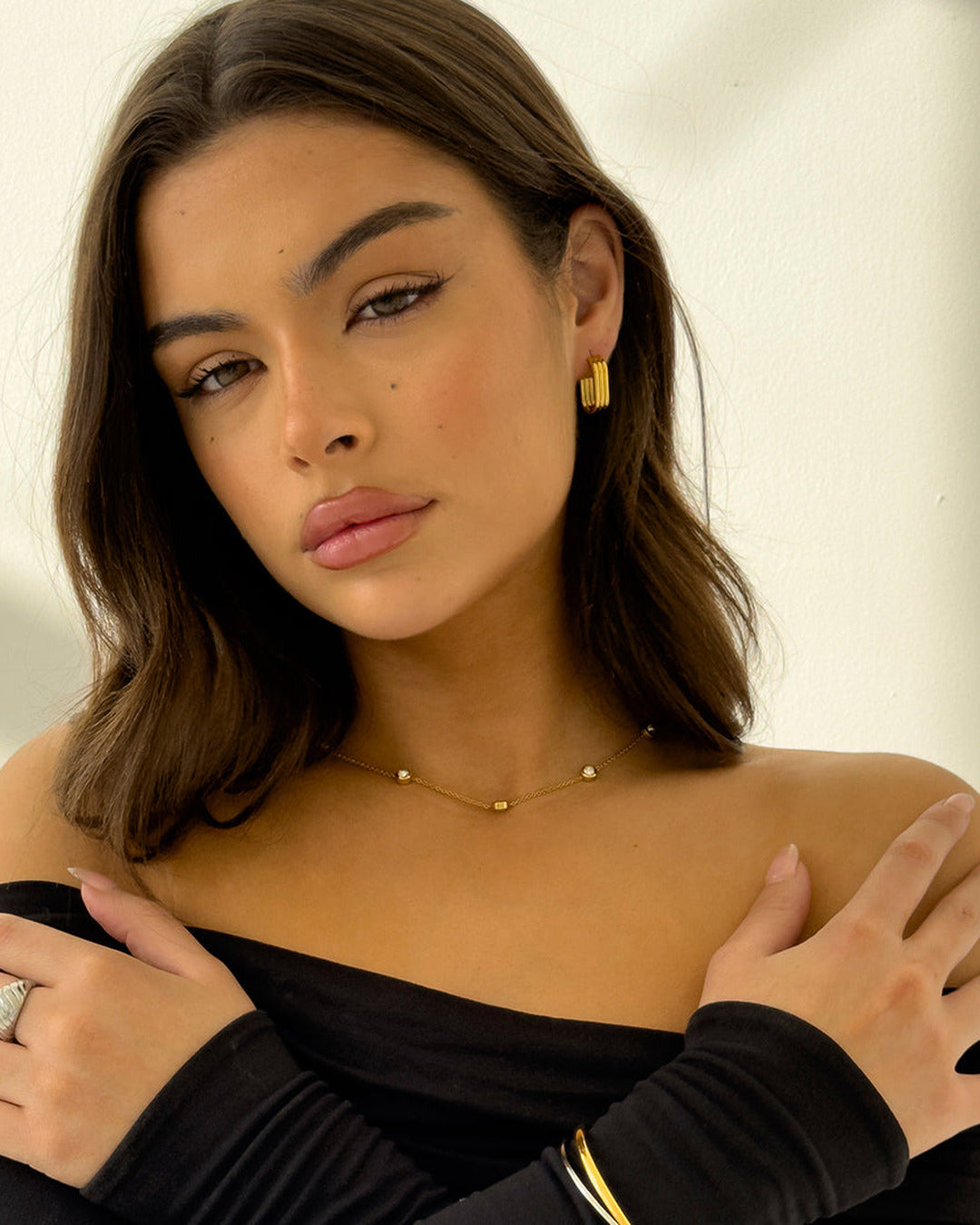 Curved Ribbed Hoop Gold