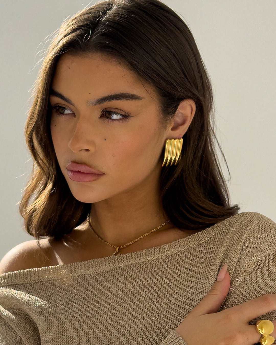 Long Ribbed Earrings Gold