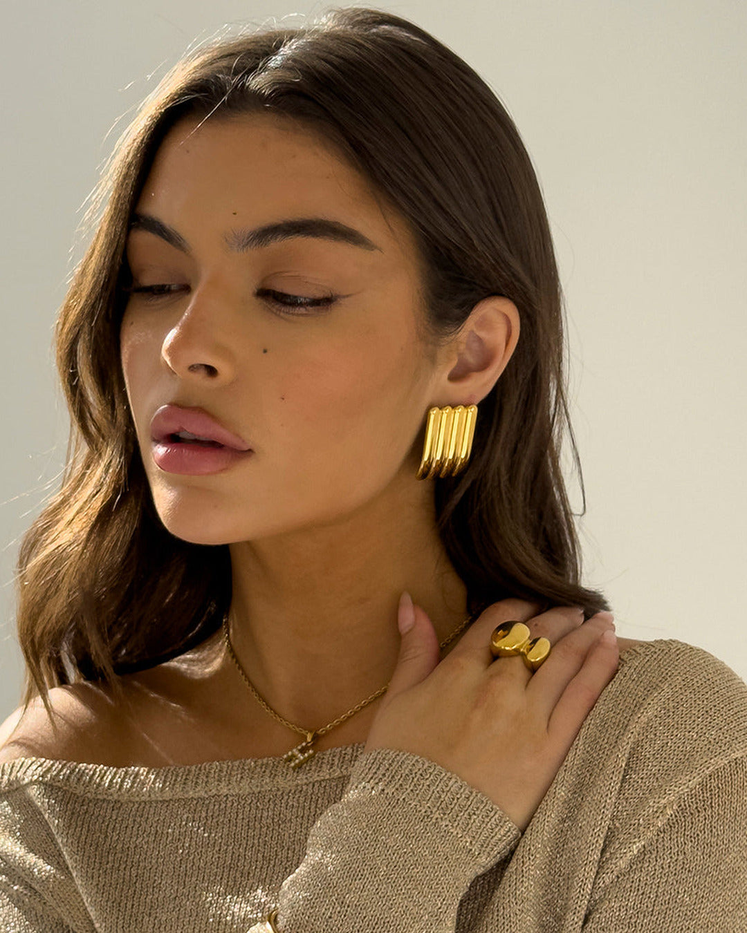 Long Ribbed Earrings Gold